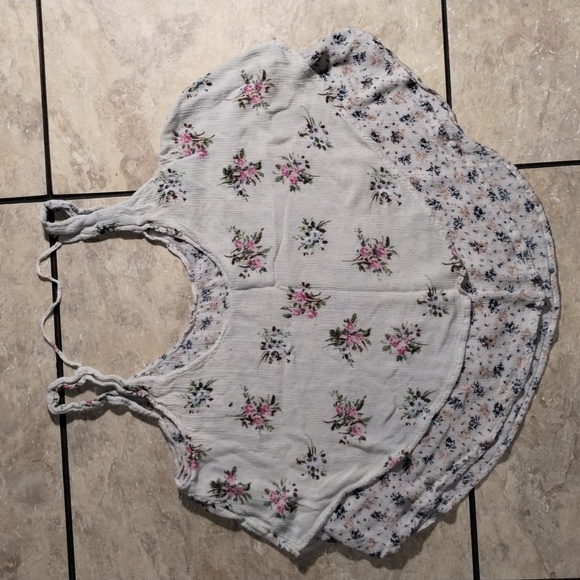🦋🏵️🦋Mossimo Flowy Floral Tank size Large - Picture 5 of 5